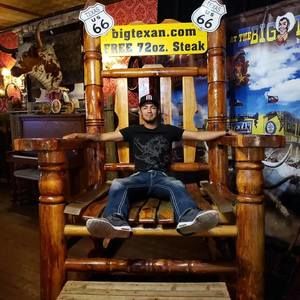 Meet your Posher, Luis